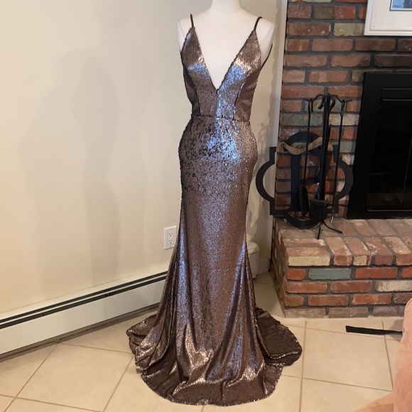Gorgeous Sequined Gown in great condition. Love the sparkles - Picture 4 of 16